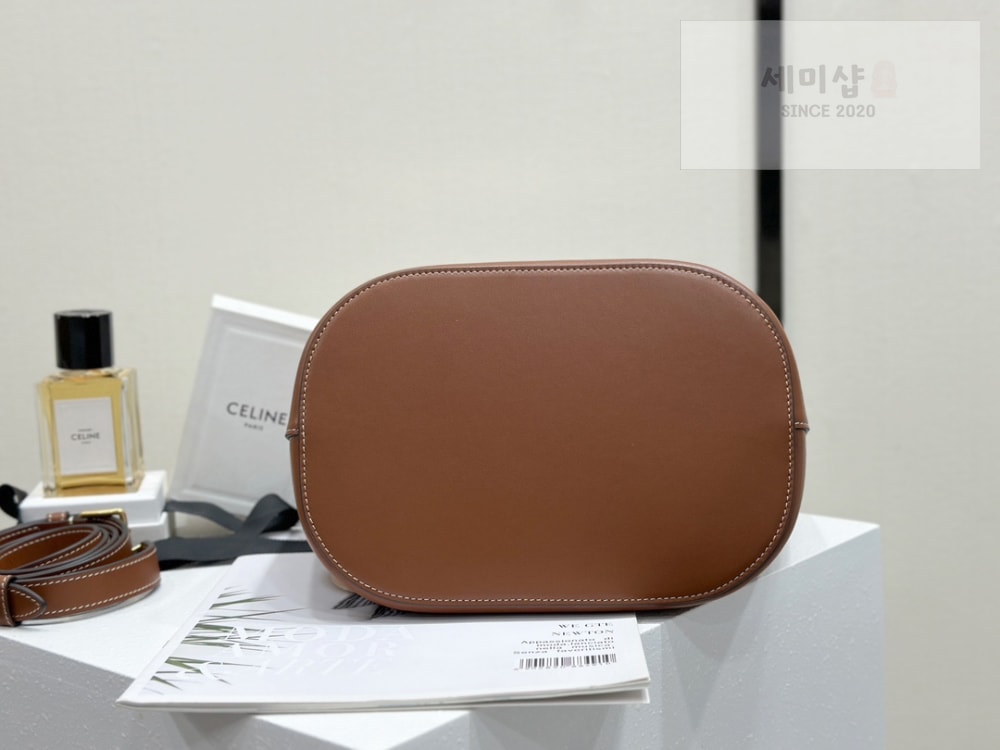 C E L I N E Celine Louise Bag Soft Calfskin Bag 4번 이미지