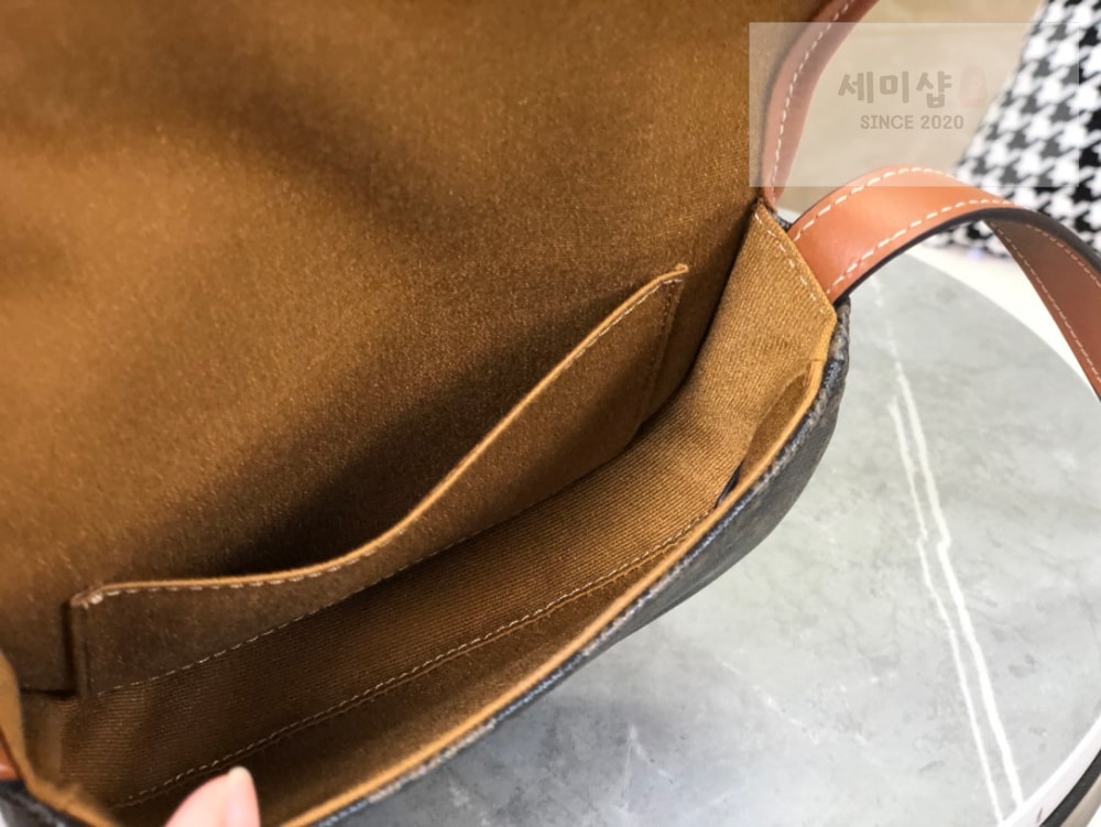 C E L I N E Celine Mini Besace Triomphe Canvas and Calfskin Bag 7번 이미지