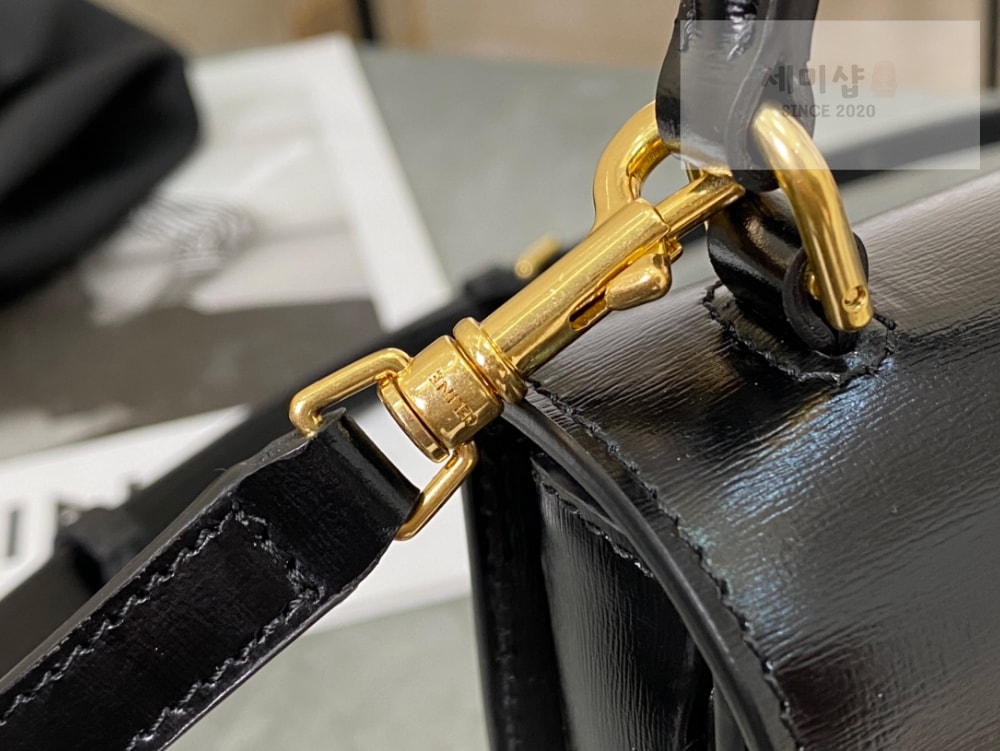 C E L I N E Celine Mini Clea Vesace Calfskin Bag 9번 이미지