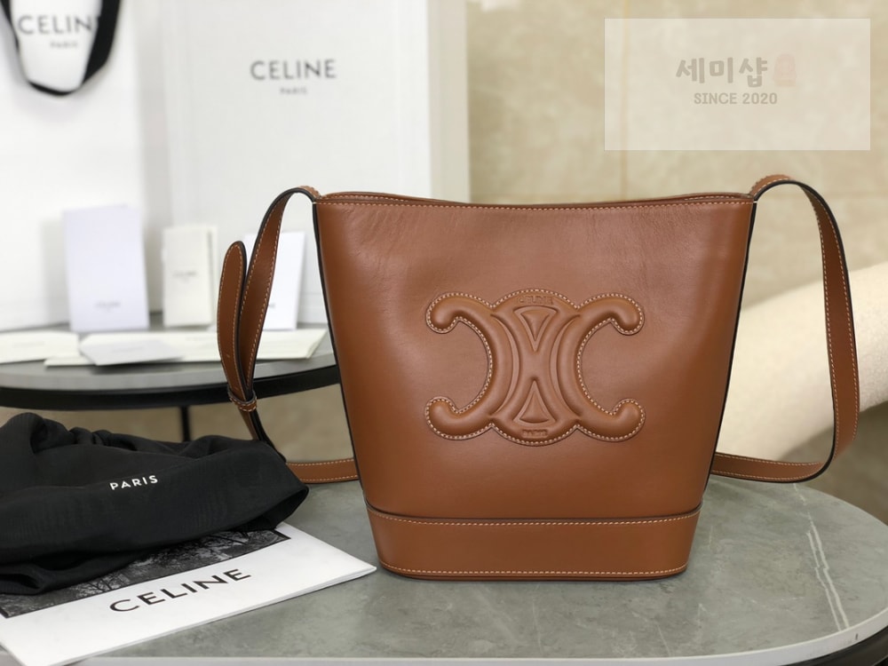 C E L I N E Celine Qurio Triomphe Bucket Soft Calfskin Bag 9번 이미지