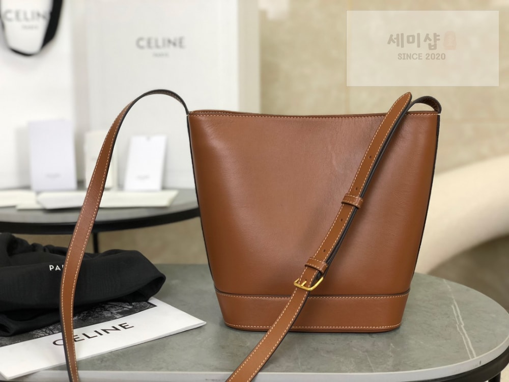 C E L I N E Celine Qurio Triomphe Bucket Soft Calfskin Bag 1번 이미지