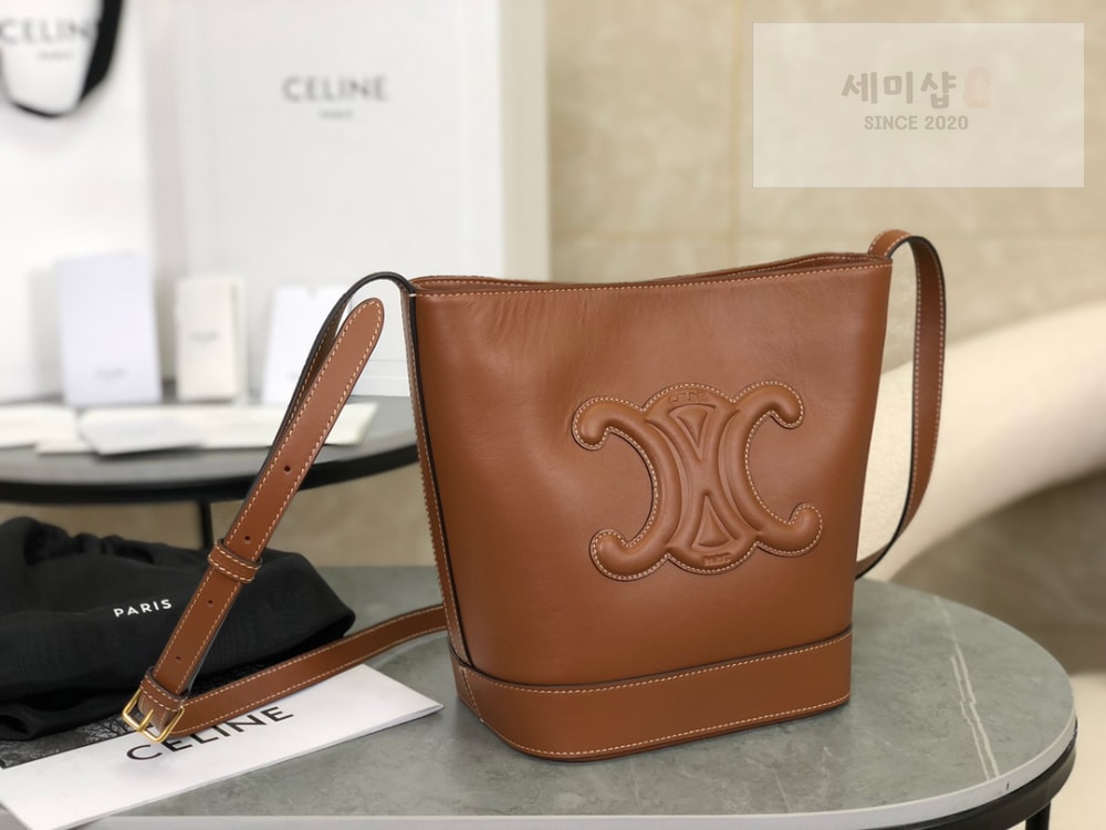 C E L I N E Celine Qurio Triomphe Bucket Soft Calfskin Bag 2번 이미지