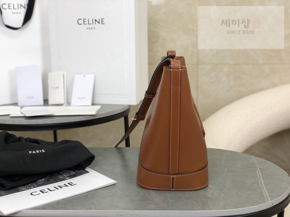 C E L I N E Celine Qurio Triomphe Bucket Soft Calfskin Bag 3번 이미지