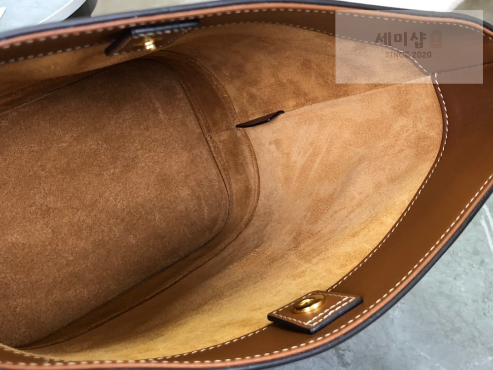C E L I N E Celine Qurio Triomphe Bucket Soft Calfskin Bag 7번 이미지
