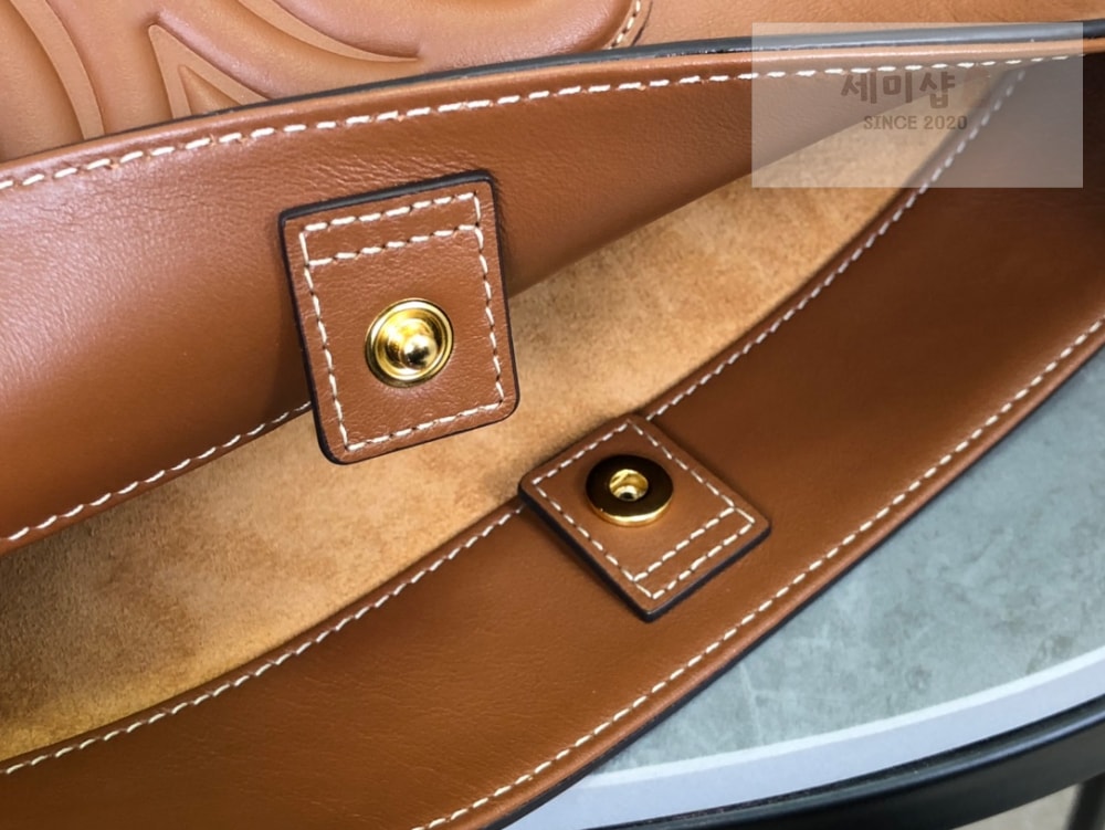 C E L I N E Celine Qurio Triomphe Bucket Soft Calfskin Bag 8번 이미지