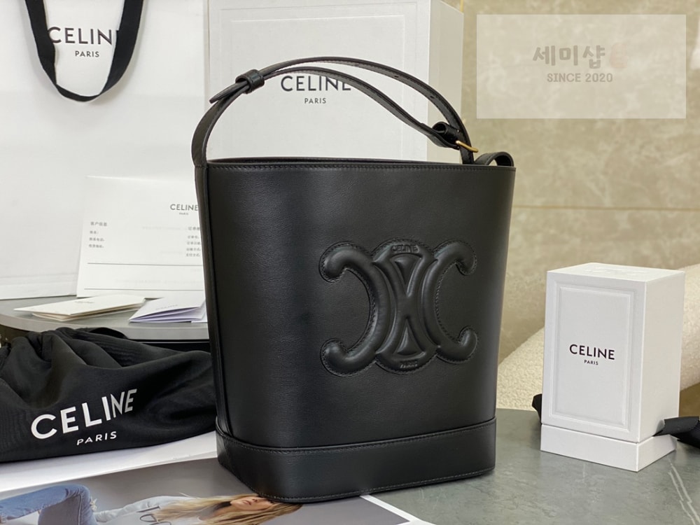 C E L I N E Celine Qurio Triomphe Bucket Soft Calfskin Bag 2번 이미지