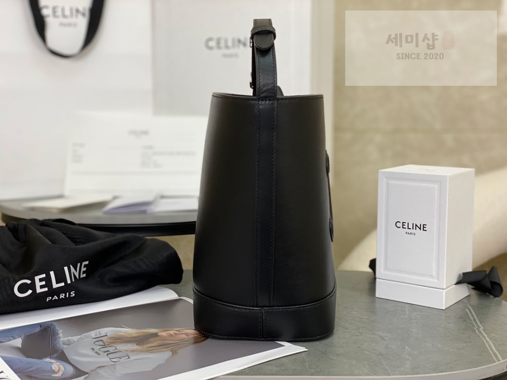 C E L I N E Celine Qurio Triomphe Bucket Soft Calfskin Bag 3번 이미지