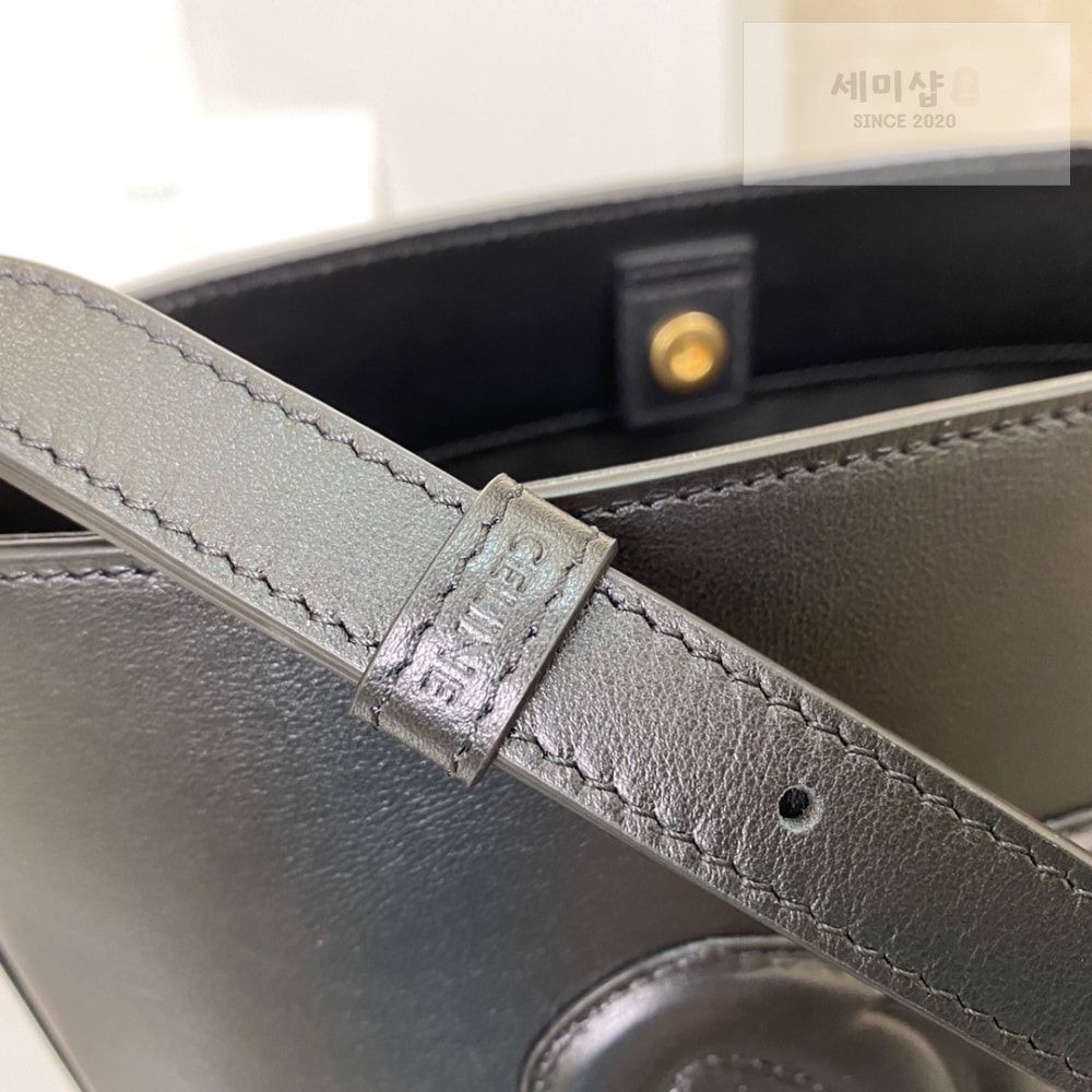 C E L I N E Celine Qurio Triomphe Bucket Soft Calfskin Bag 6번 이미지