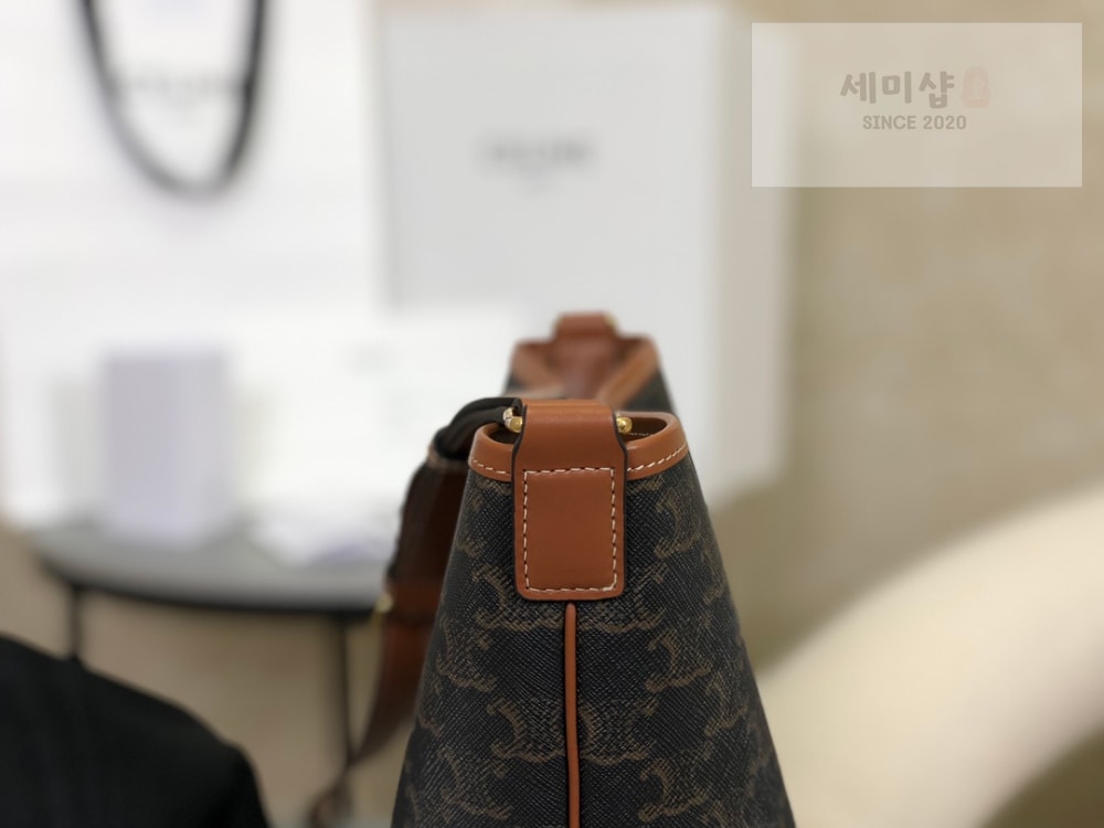C E L I N E Celine Small Bucket Triomphe Canvas & Calfskin Bag 8번 이미지