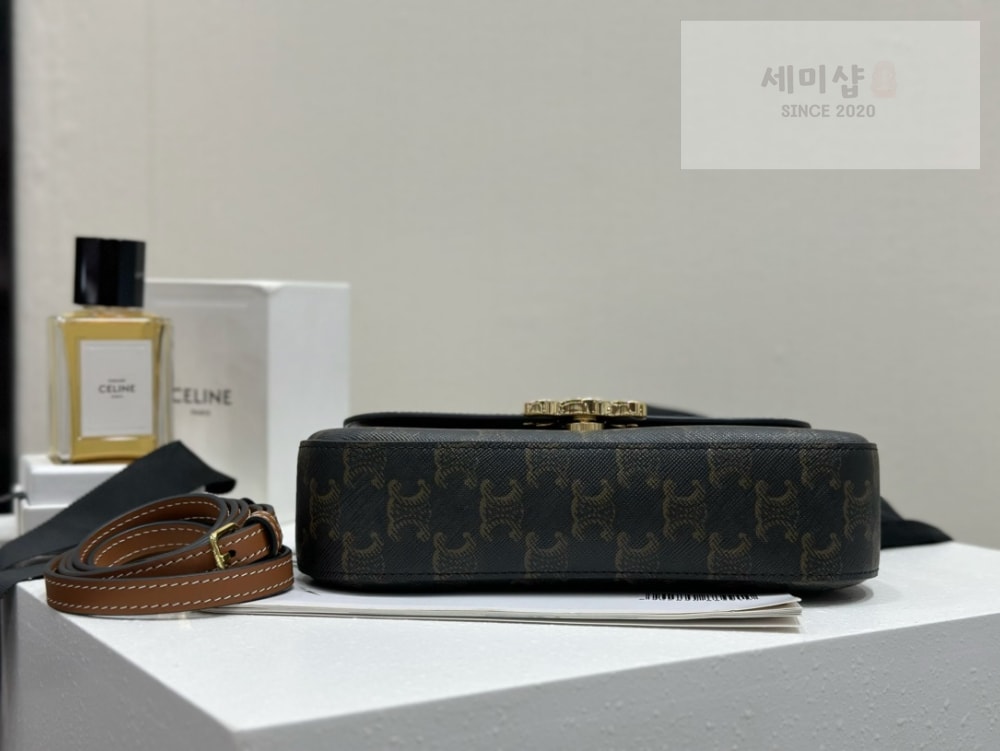C E L I N E Celine Teen Lola Triomphe Canvas and Calfskin Bag 4번 이미지
