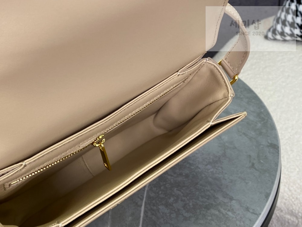 C E L I N E Celine Teen Triomphe Bag Shiny Calfskin Bag 8번 이미지