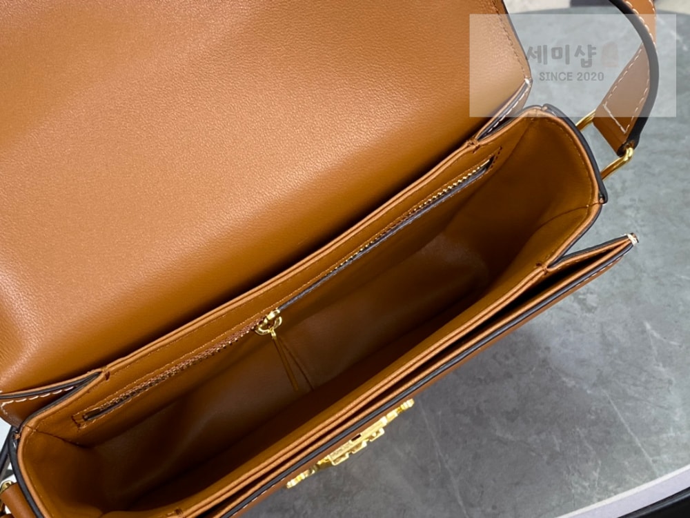C E L I N E Celine Teen Triomphe Bag Shiny Calfskin Bag 7번 이미지