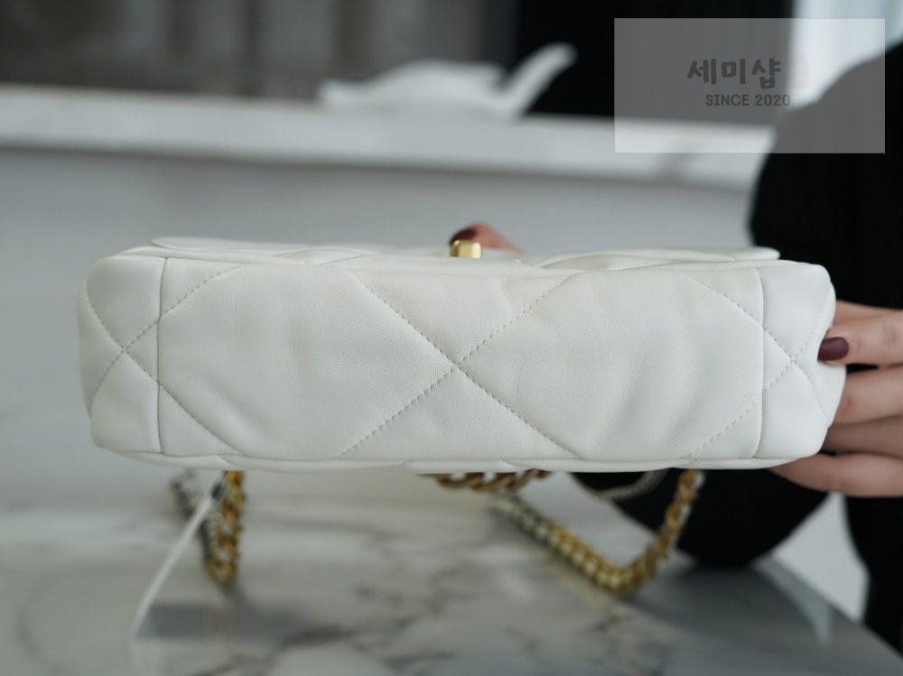 C H A N E L Chanel 19 Medium 화이트 Bag 4번 이미지