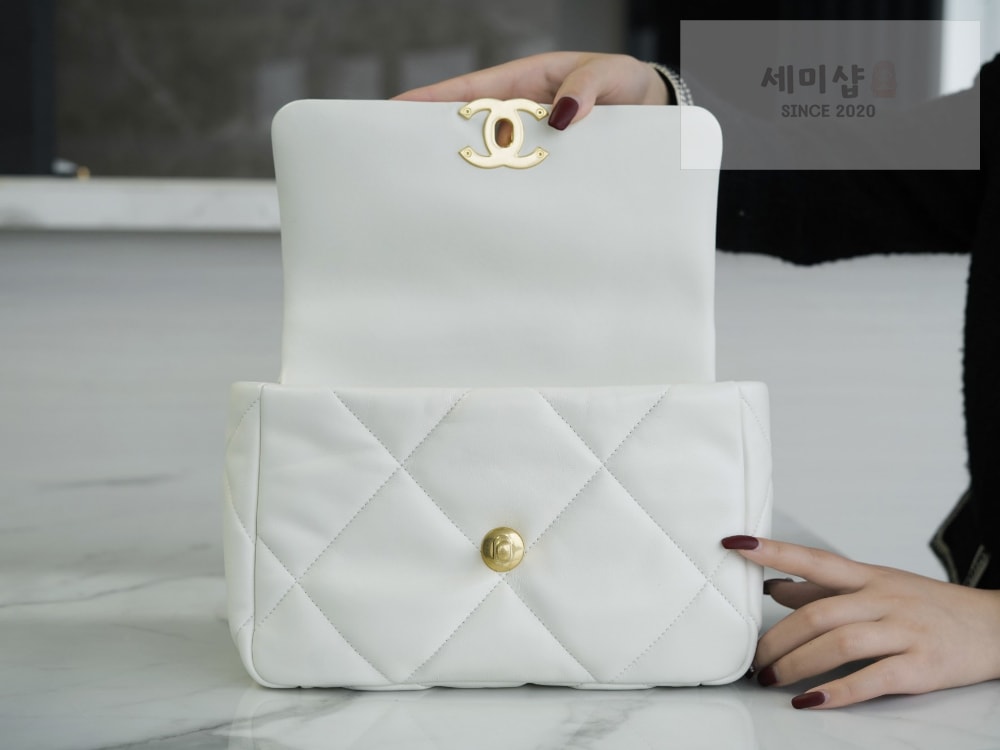 C H A N E L Chanel 19 Medium 화이트 Bag 6번 이미지