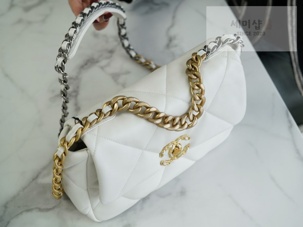 C H A N E L Chanel 19 Medium 화이트 Bag 7번 이미지