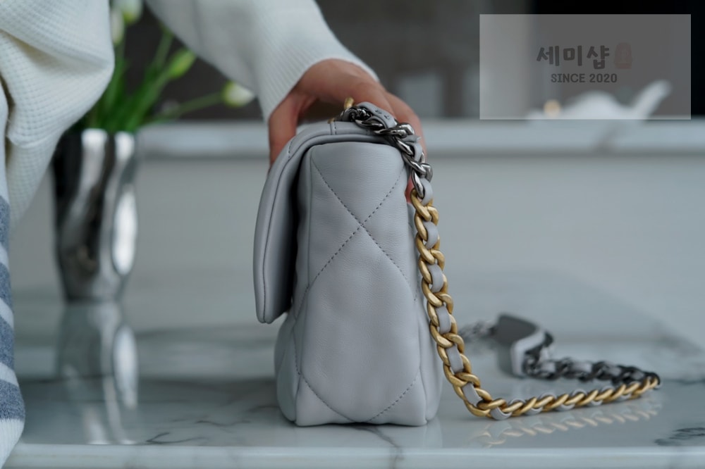C H A N E L Chanel 19 Medium 그레이 Bag 3번 이미지