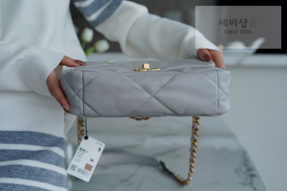 C H A N E L Chanel 19 Medium 그레이 Bag 4번 이미지