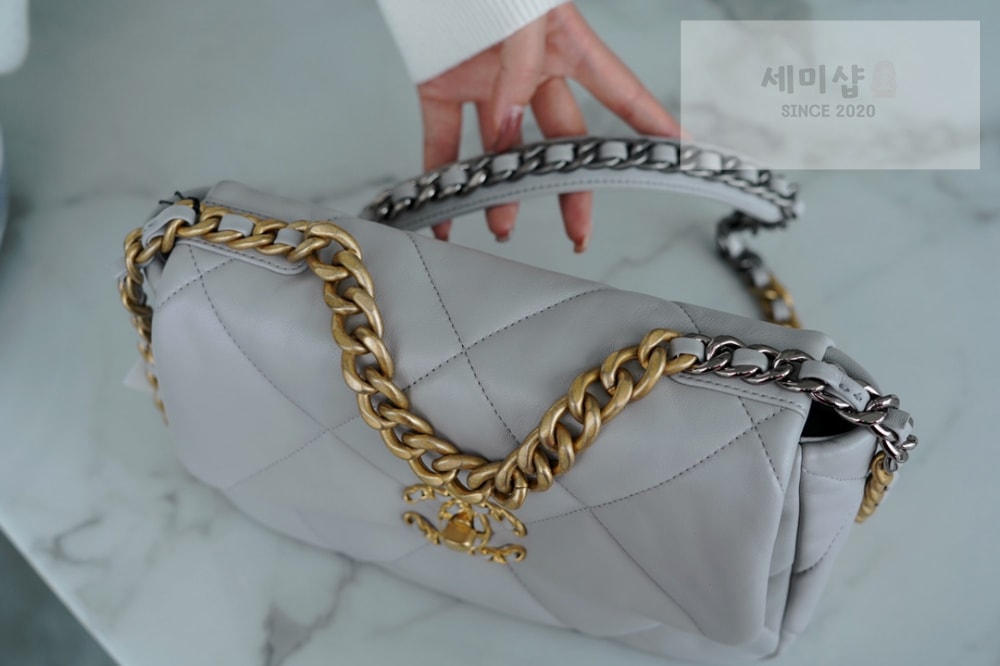 C H A N E L Chanel 19 Medium 그레이 Bag 5번 이미지