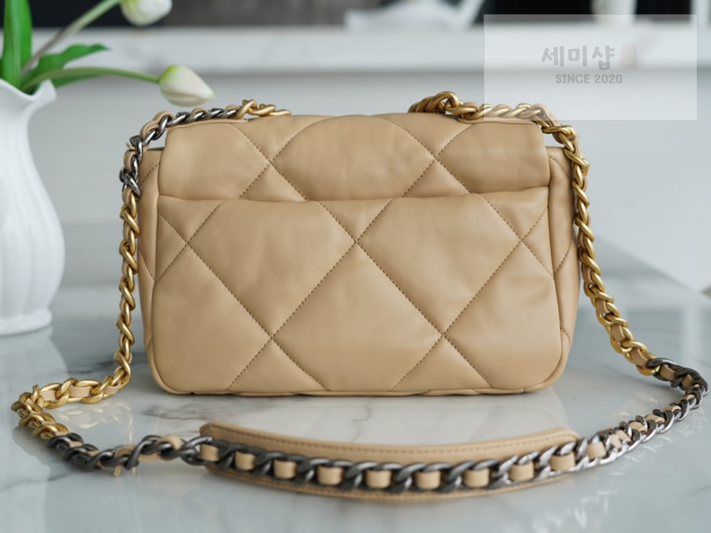 C H A N E L Chanel 19 Medium 베이지 Bag 8번 이미지