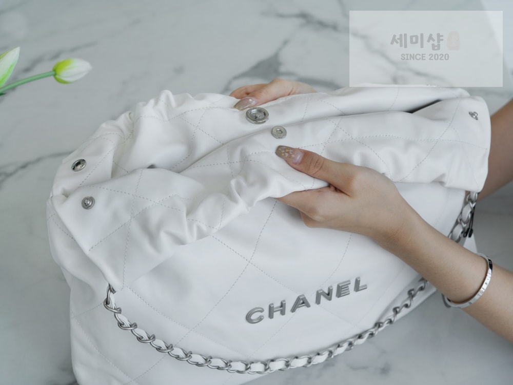 C H A N E L Chanel 22 Medium 화이트 Bag 4번 이미지