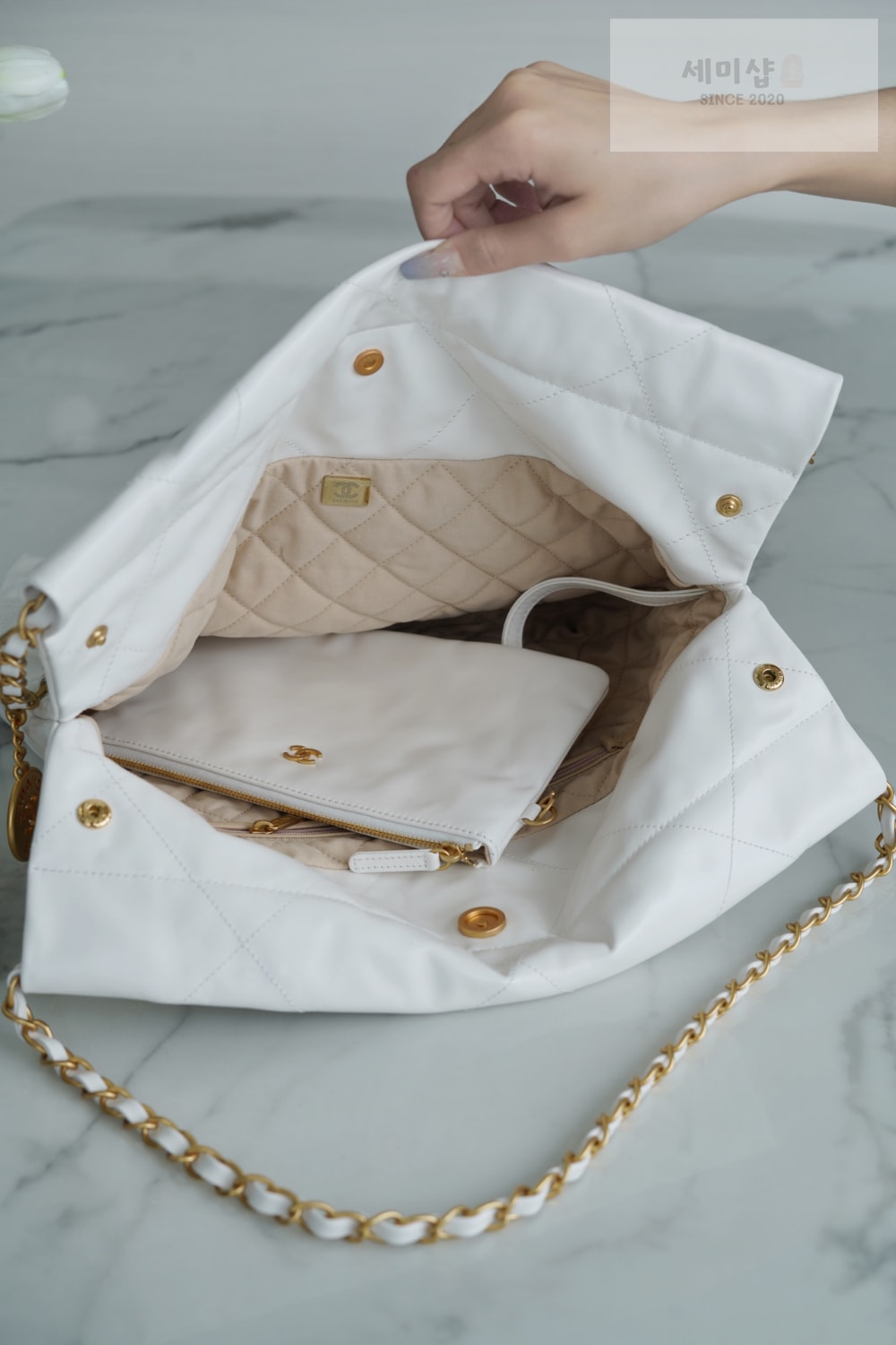C H A N E L Chanel 22 Small 화이트 Bag 6번 이미지