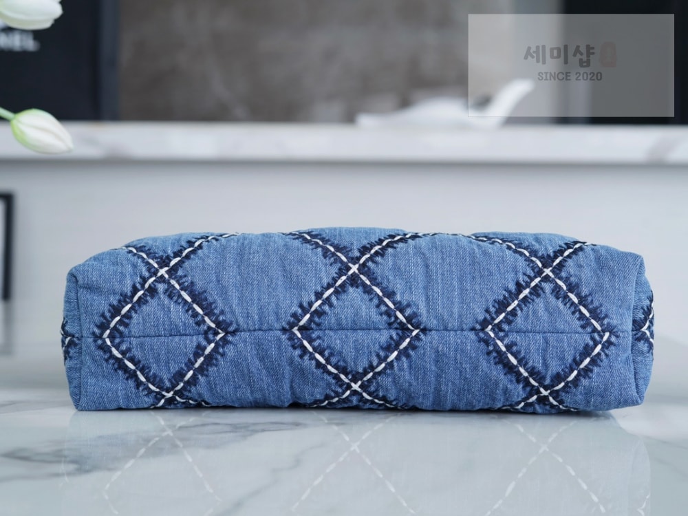 C H A N E L Chanel 22 Small Stitch Denim 데님 Bag 5번 이미지