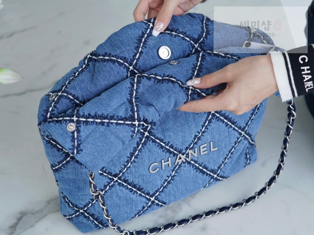 C H A N E L Chanel 22 Small Stitch Denim 데님 Bag 7번 이미지