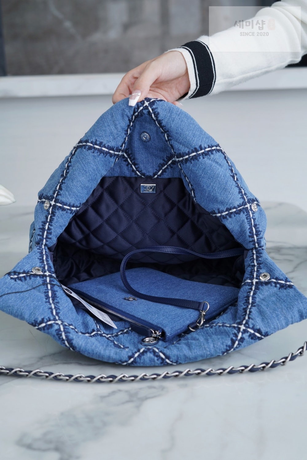 C H A N E L Chanel 22 Small Stitch Denim 데님 Bag 8번 이미지