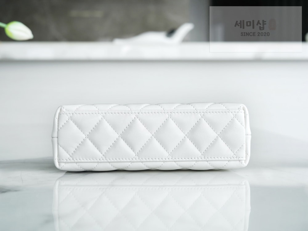 C H A N E L Chanel 23k Calfskin Kelly 화이트 Bag 4번 이미지