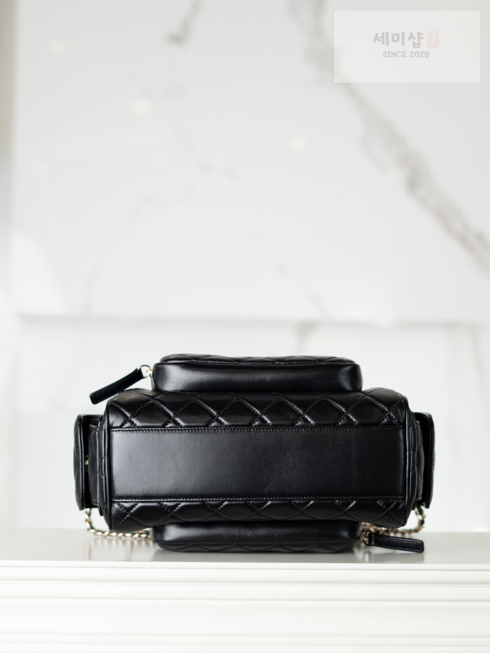 C H A N E L Chanel 24K Multi Pocket Camera Bag 4번 이미지