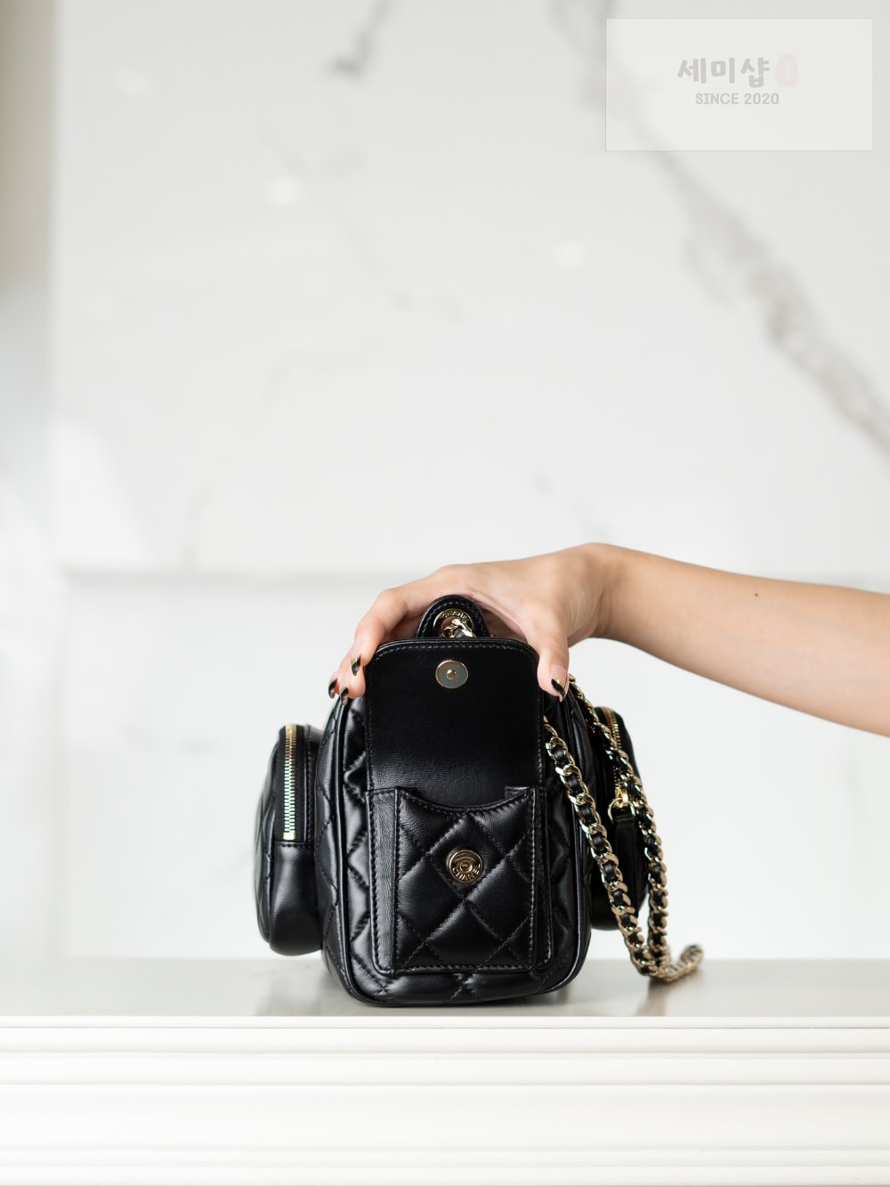 C H A N E L Chanel 24K Multi Pocket Camera Bag 9번 이미지
