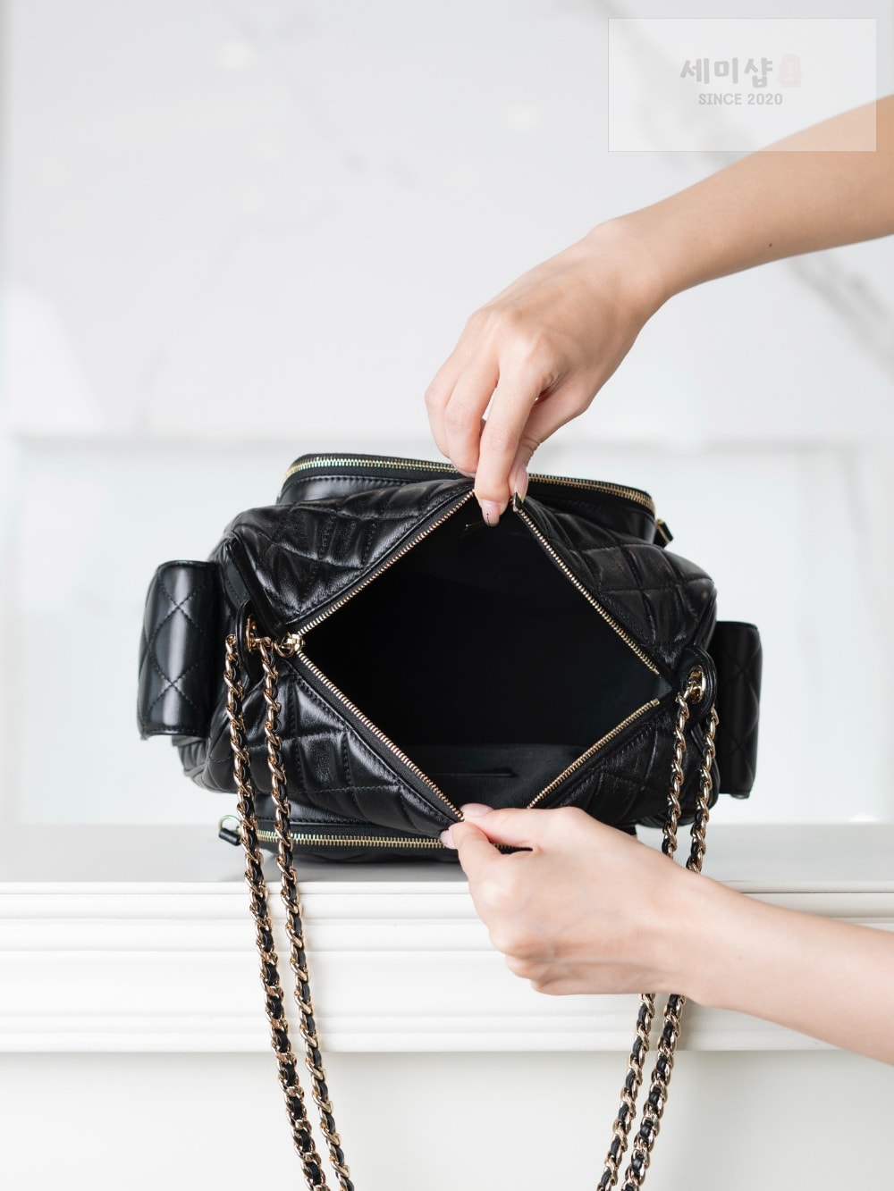 C H A N E L Chanel 24K Multi Pocket Camera Bag 5번 이미지