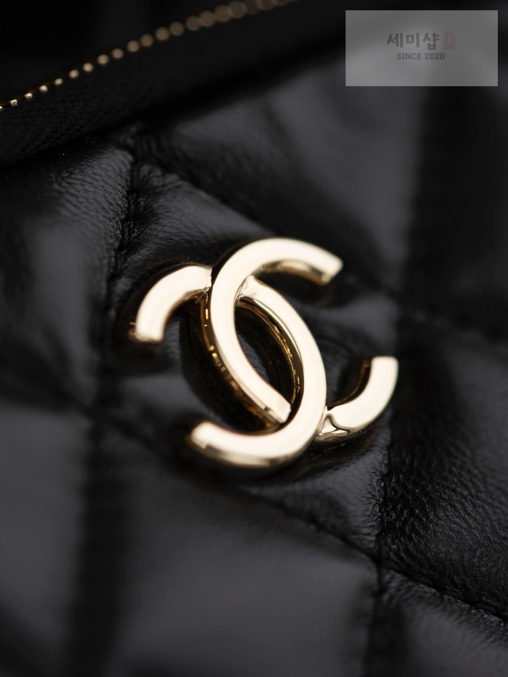 C H A N E L Chanel 24K Multi Pocket Camera Bag 2번 이미지