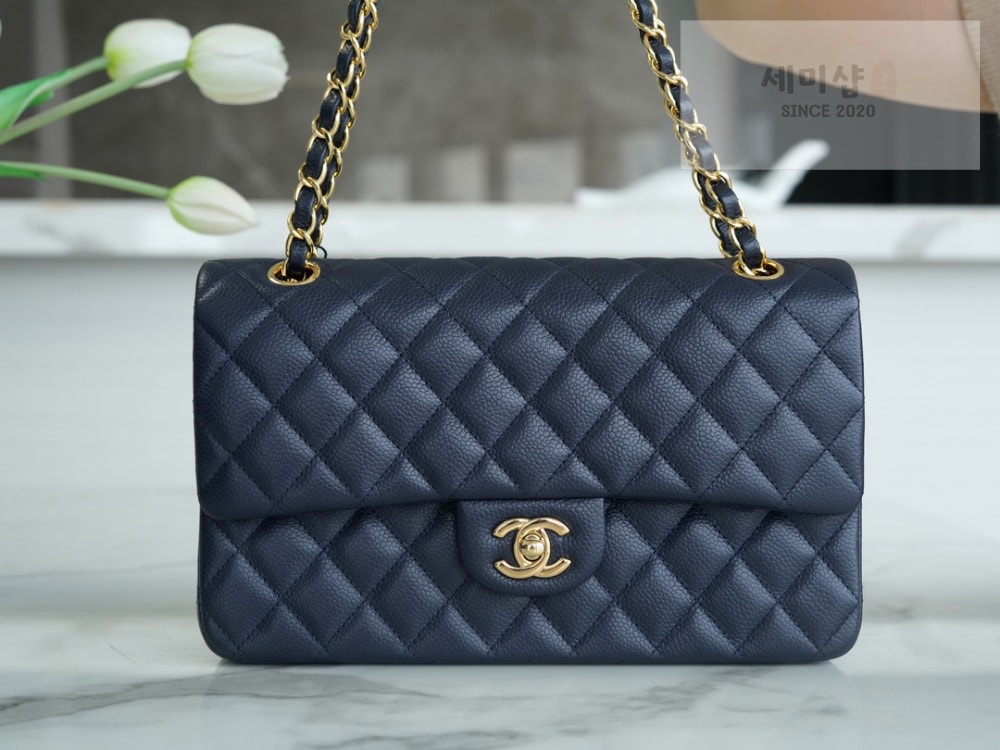 C H A N E L Chanel Classic Medium Caviar 네이비 Bag 1번 이미지