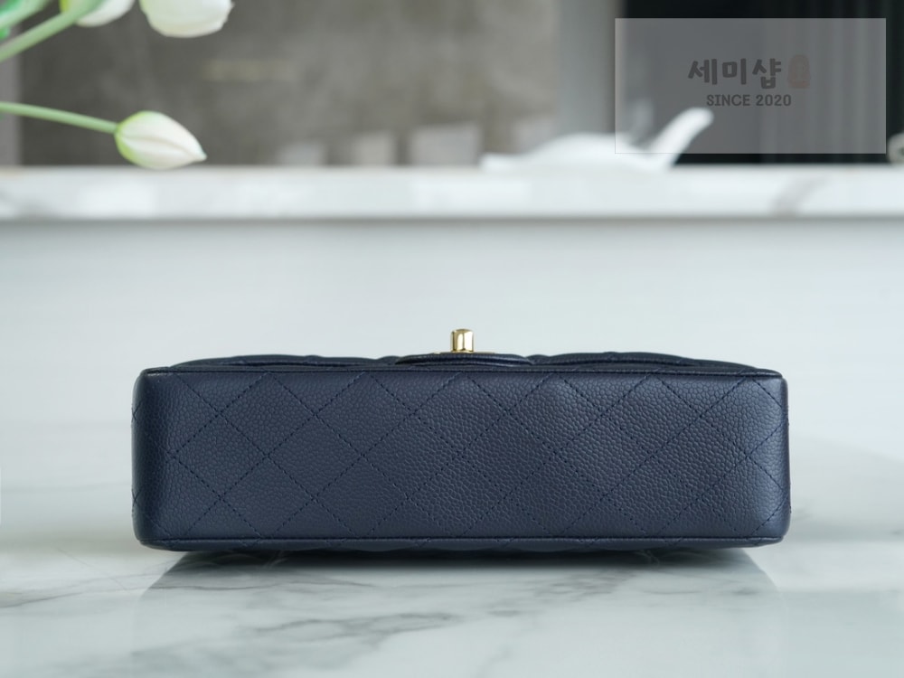 C H A N E L Chanel Classic Medium Caviar 네이비 Bag 3번 이미지