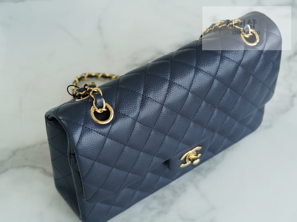 C H A N E L Chanel Classic Medium Caviar 네이비 Bag 5번 이미지