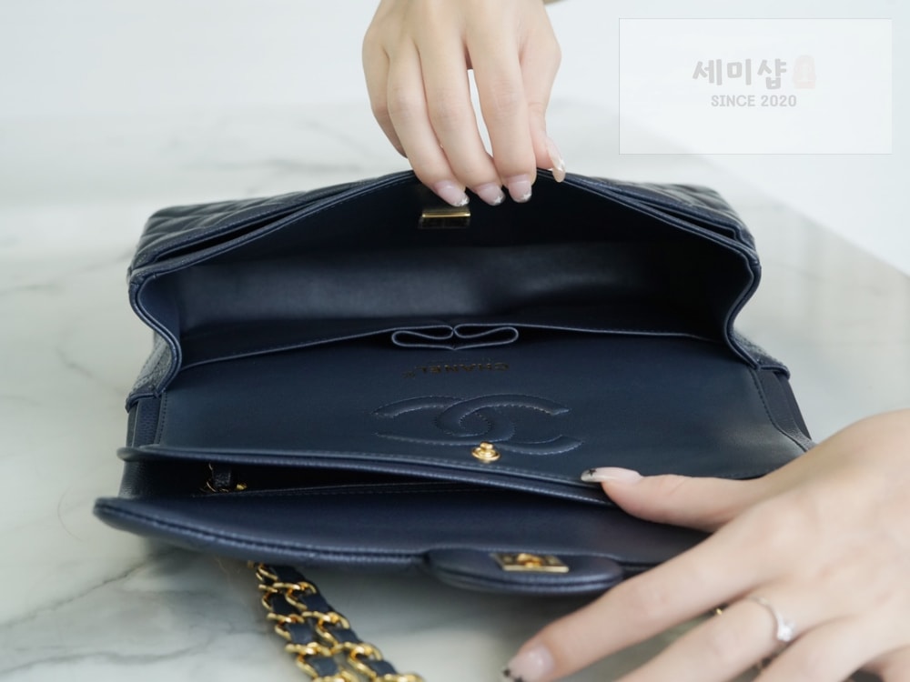 C H A N E L Chanel Classic Medium Caviar 네이비 Bag 6번 이미지