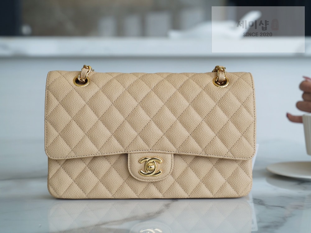 C H A N E L Chanel Classic Medium Caviar 베이지 Bag 1번 이미지