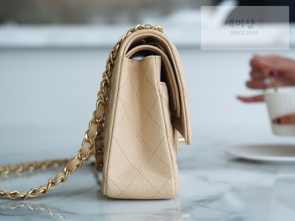 C H A N E L Chanel Classic Medium Caviar 베이지 Bag 3번 이미지