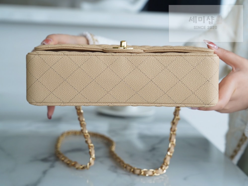 C H A N E L Chanel Classic Medium Caviar 베이지 Bag 7번 이미지