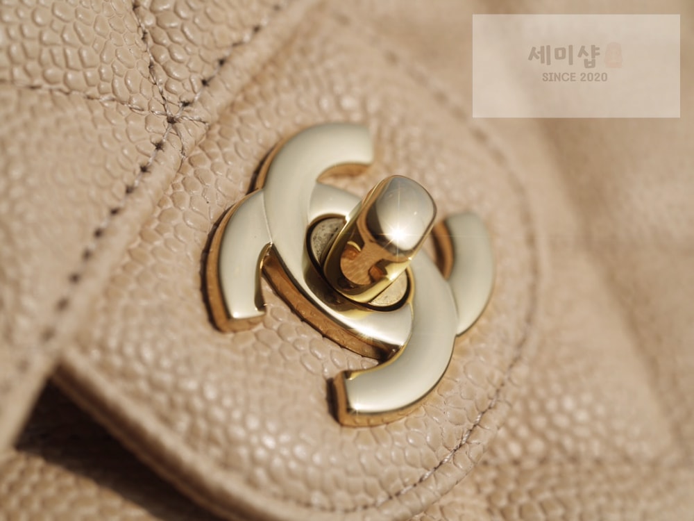 C H A N E L Chanel Classic Medium Caviar 베이지 Bag 4번 이미지