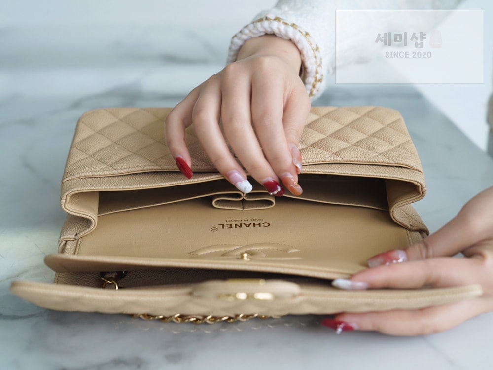 C H A N E L Chanel Classic Medium Caviar 베이지 Bag 5번 이미지