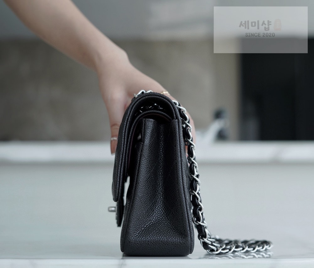 C H A N E L Chanel Classic Medium Caviar 블랙 Bag 3번 이미지