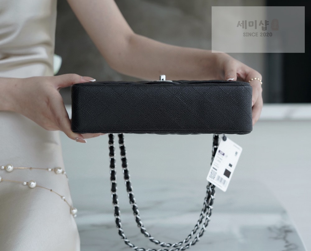 C H A N E L Chanel Classic Medium Caviar 블랙 Bag 4번 이미지