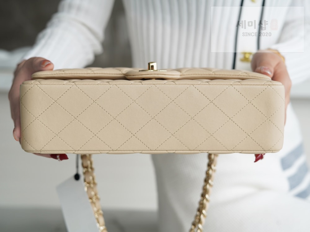 C H A N E L Chanel Classic Medium Lam 베이지 Bag 8번 이미지