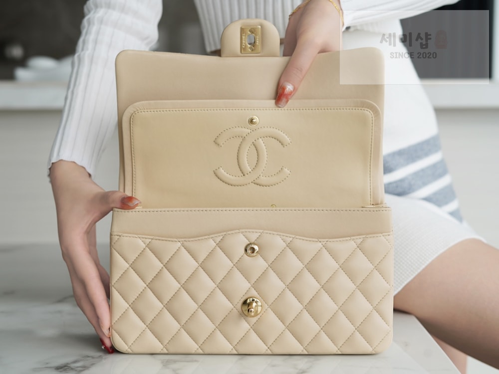 C H A N E L Chanel Classic Medium Lam 베이지 Bag 5번 이미지