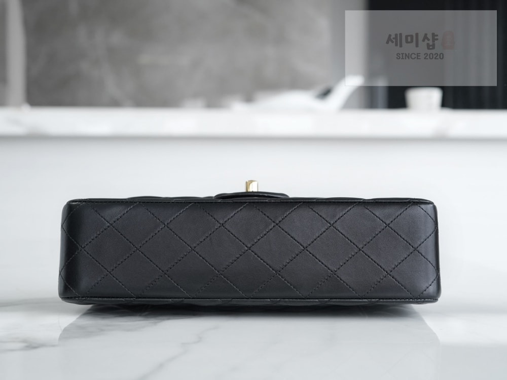 C H A N E L Chanel Classic Medium Lam 블랙 Bag 4번 이미지