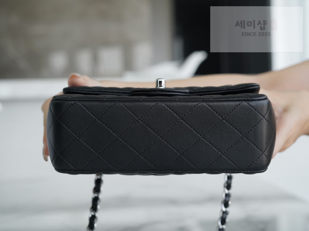 C H A N E L Chanel Classic New Mini Lam 블랙 Bag 9번 이미지