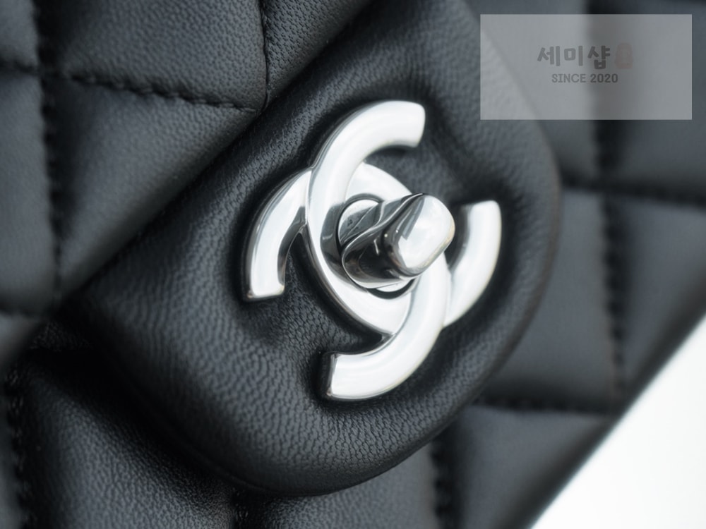 C H A N E L Chanel Classic New Mini Lam 블랙 Bag 4번 이미지