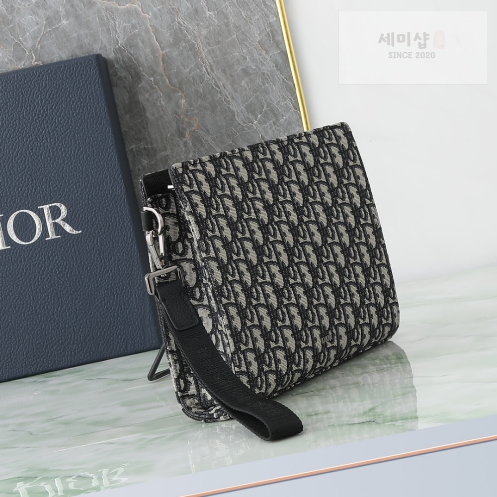 D I O R A5 Triangle Pouch Bag 2번 이미지